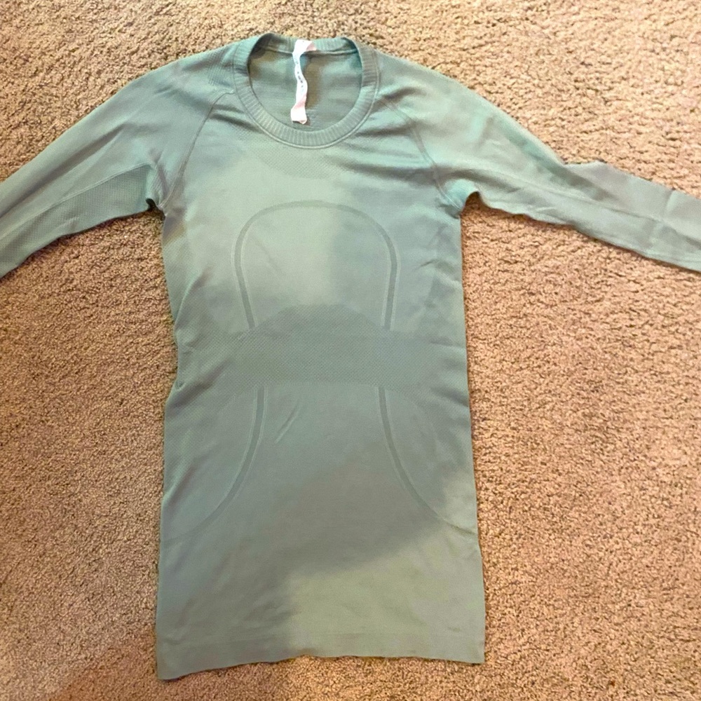 Lululemon green long sleeve tech shirt